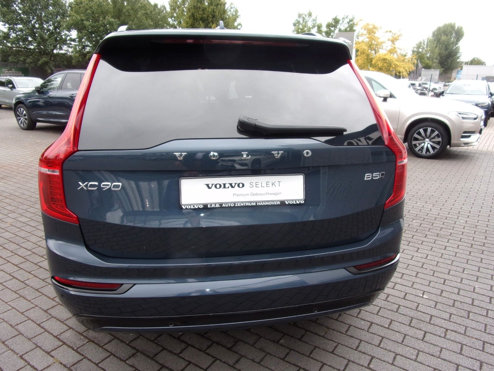 Volvo XC 90 B5 Ultimate Dark AWD - Samsaru's Car Outlet