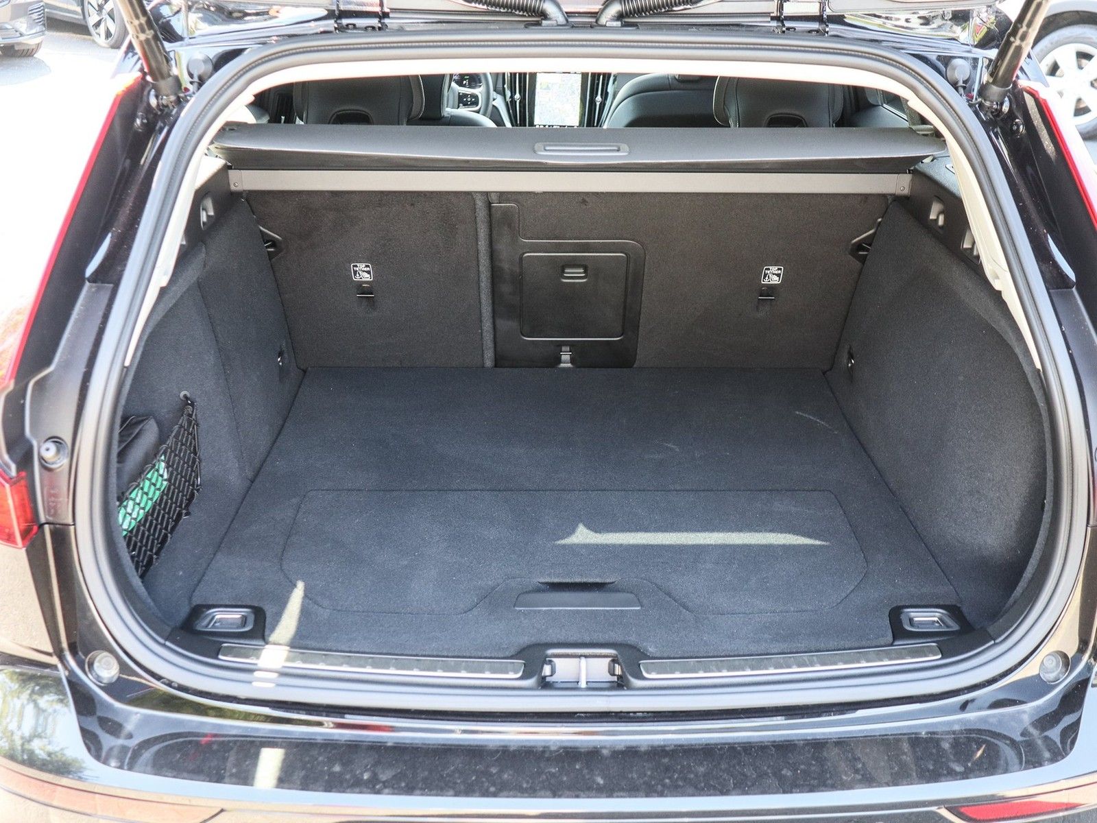 Volvo V60 T6 Recharge AWD Ultra Dark NP:76.940,-//AHK/