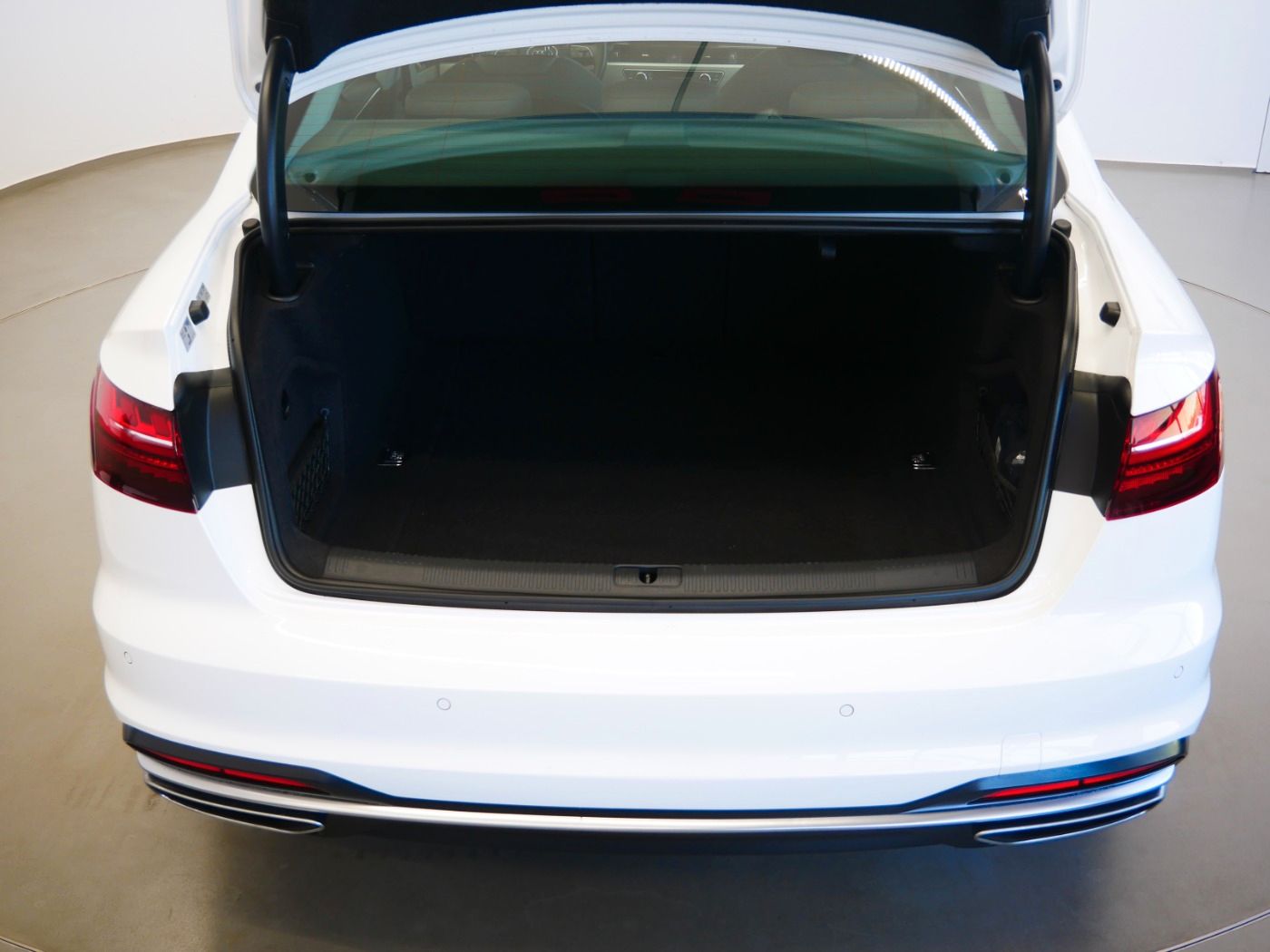 Audi A4 Limousine 35 TFSI advanced - Samsaru's Car Outlet