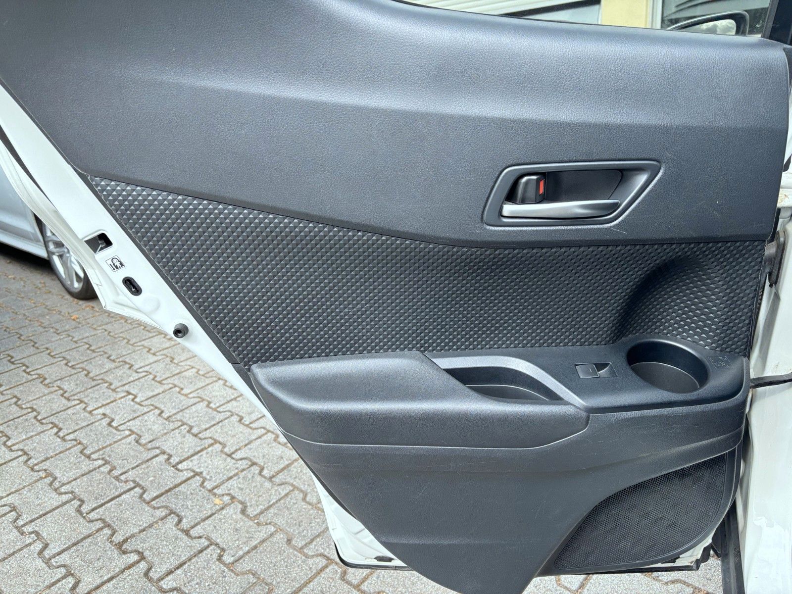 Toyota C-HR Hybrid - Samsaru's Car Outlet