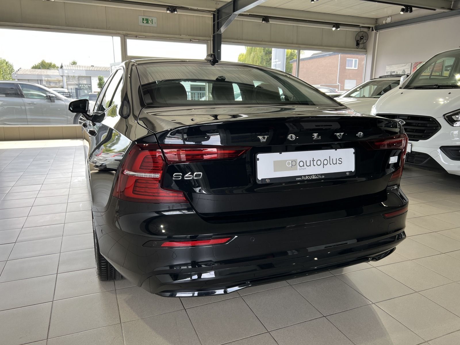 Volvo S60 T8 Ultimate Dark Recharge AWD B&W Massage