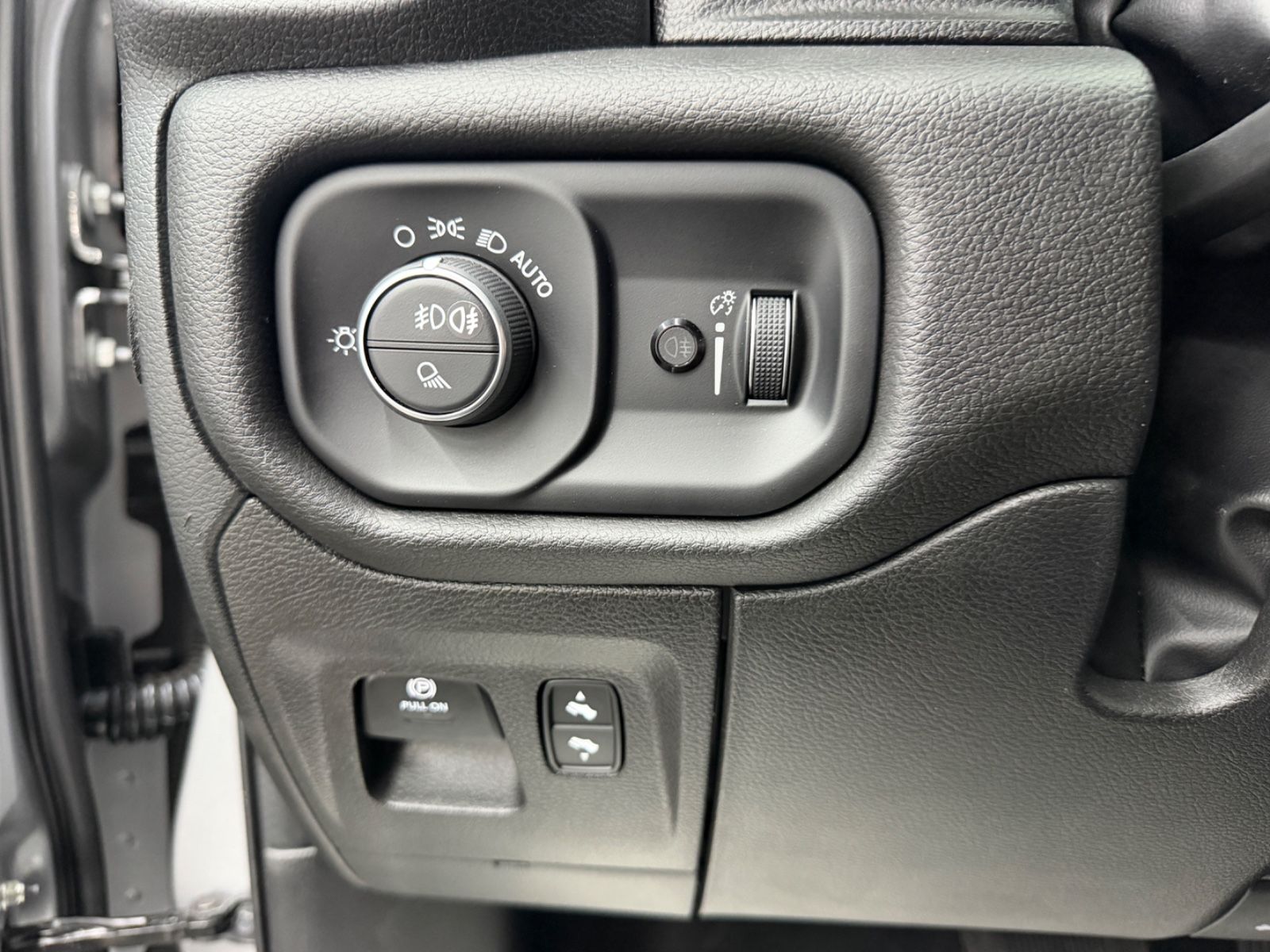 Dodge RAM 1500 5.7 4x4 eTORQUE Bigh. Crew./12"Display/