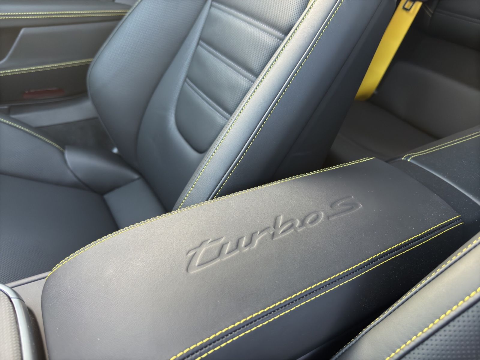Porsche 911 Turbo S - Samsaru's Car Outlet