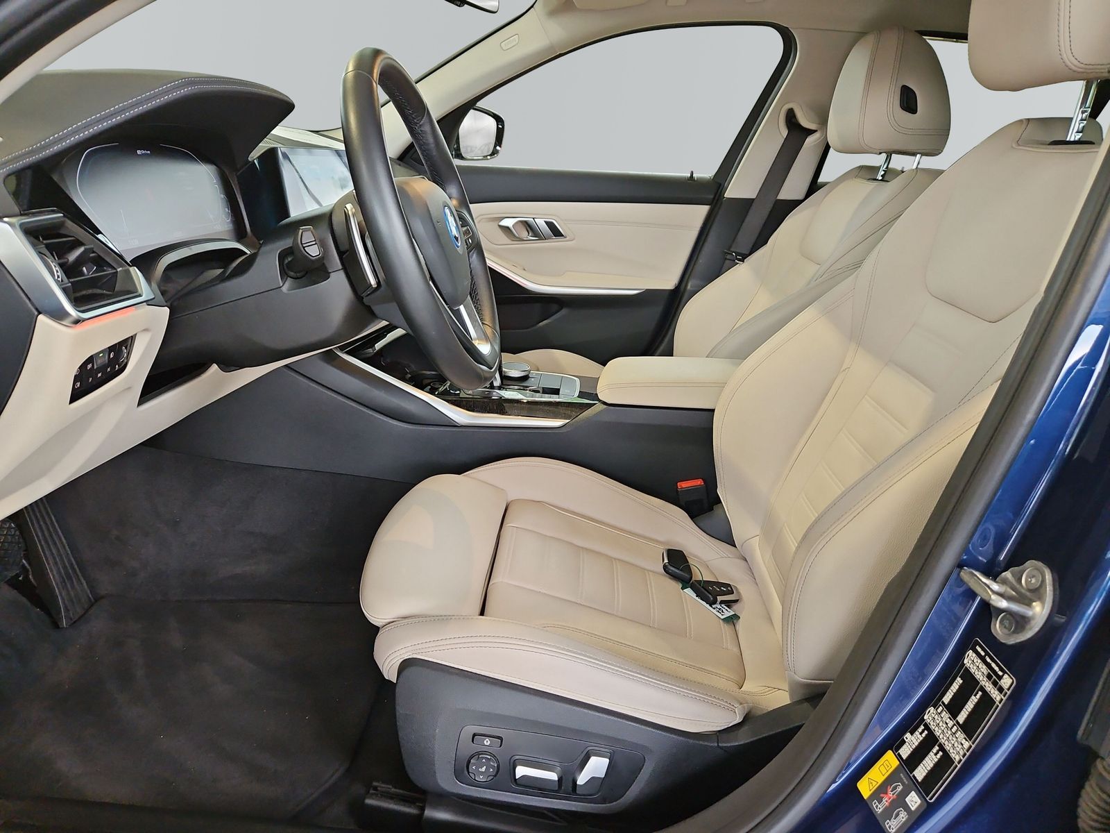 BMW 330e xDrive Touring LuxuryLine - Samsaru's Car Outlet