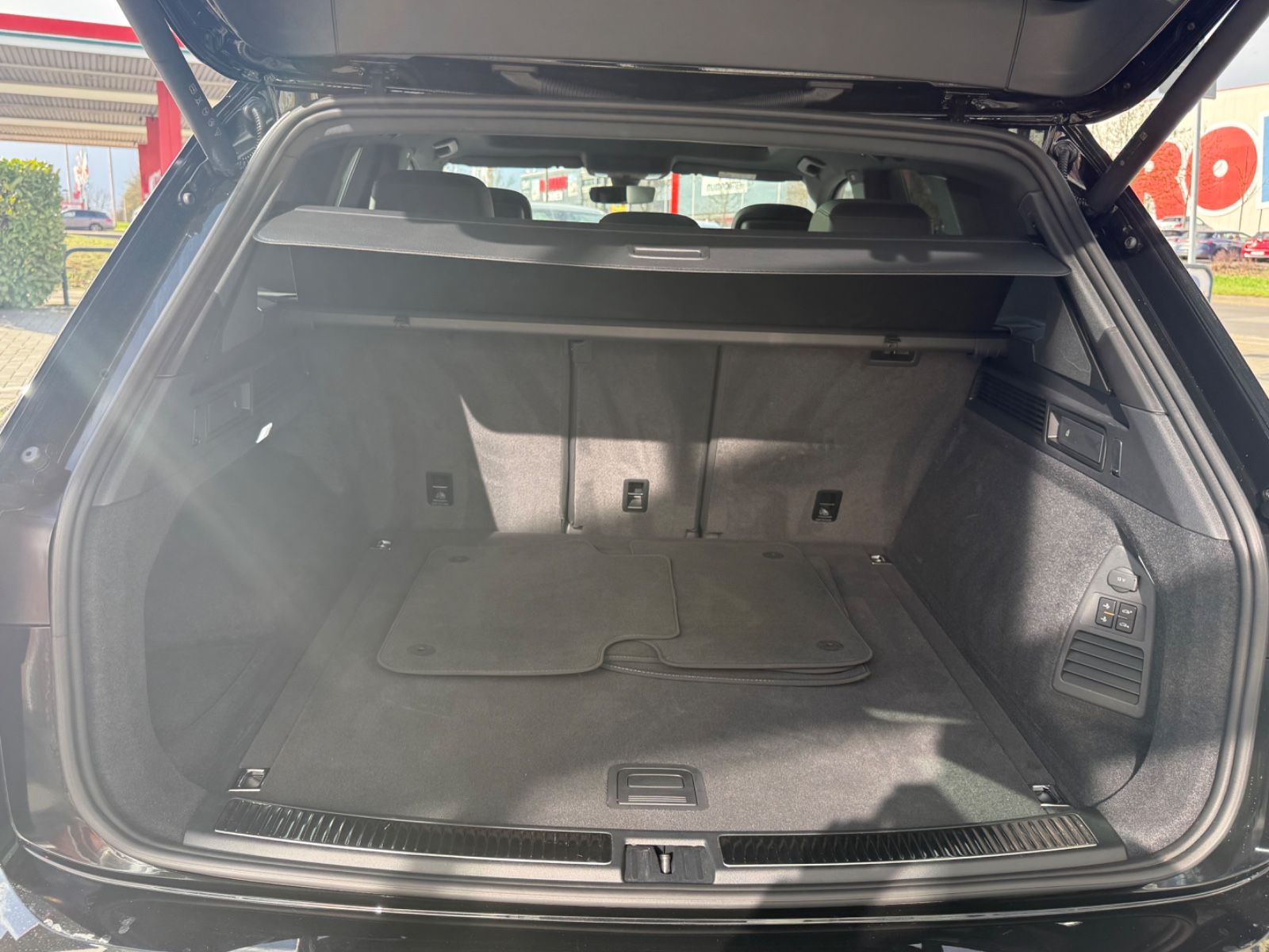 Volkswagen Touareg TDI Luft ACC Stdhzg AHK Pano Allradlenk