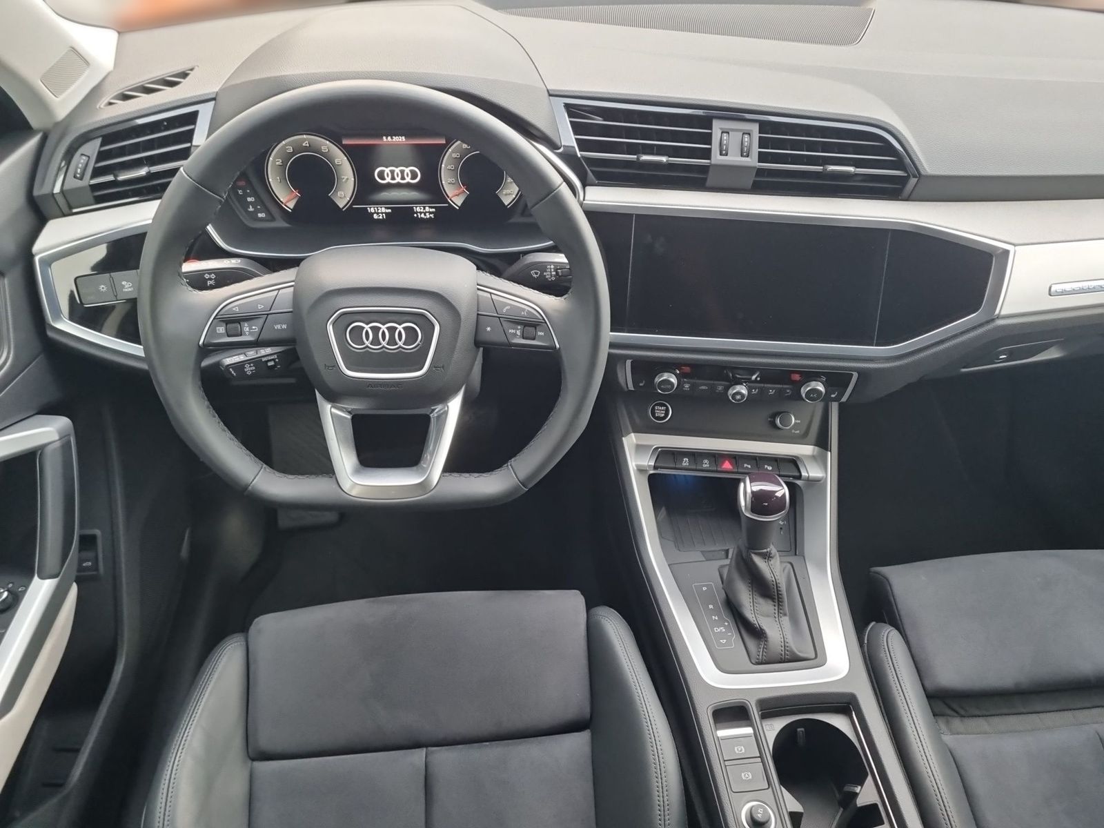 Audi Q3 advanced - Samsaru's Car Outlet
