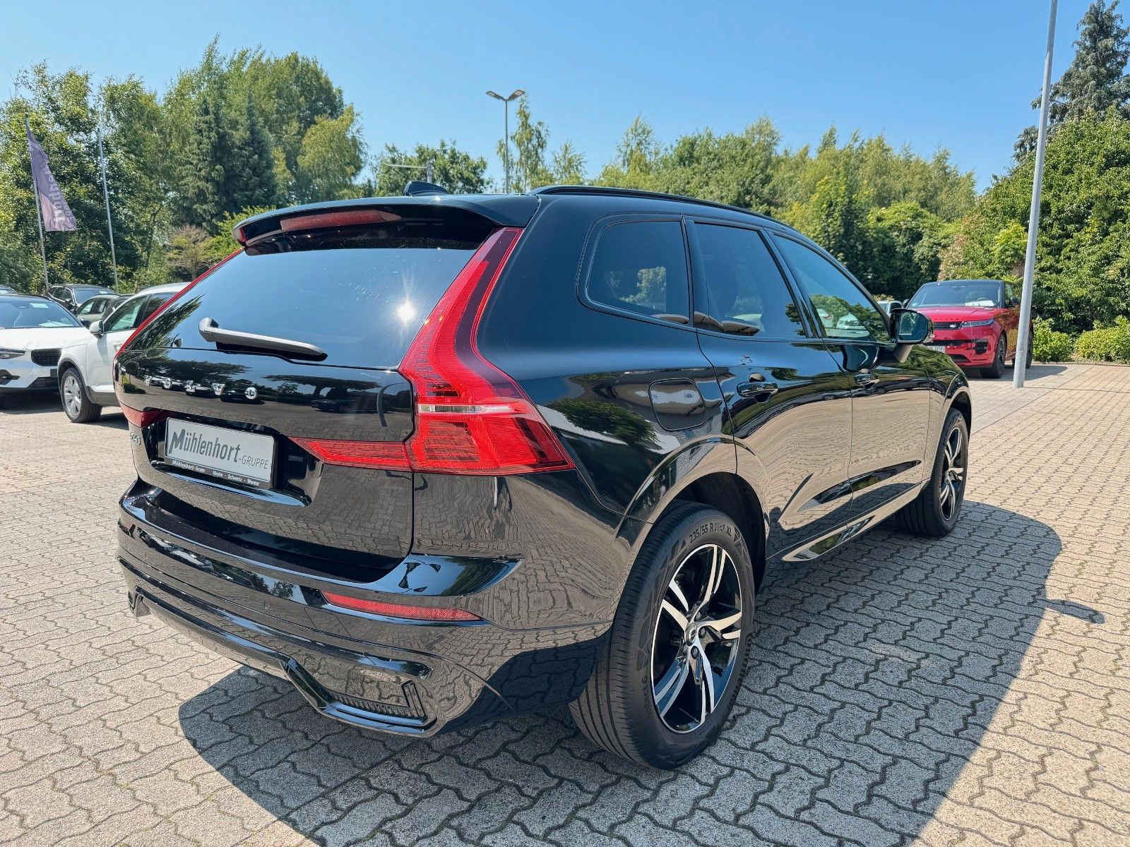 Volvo XC60 T6 Recharge AWD R-DESIGN - Samsaru's Car Outlet