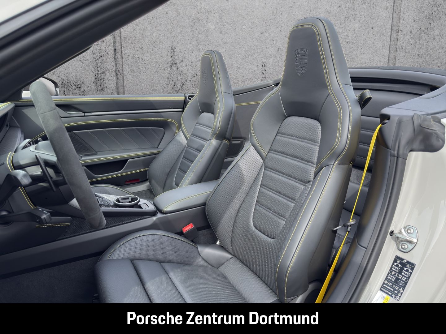 Porsche 992 911 Carrera 4 GTS Cabrio Burmester Clubleder