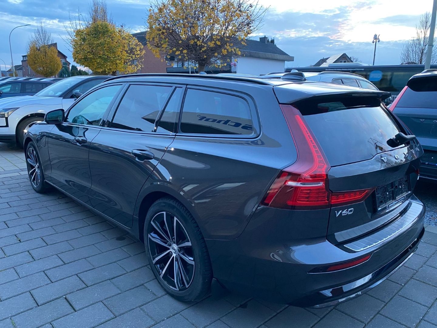 Volvo V60 T6 Plus Dark Kombi Recharge AWD Plug-In