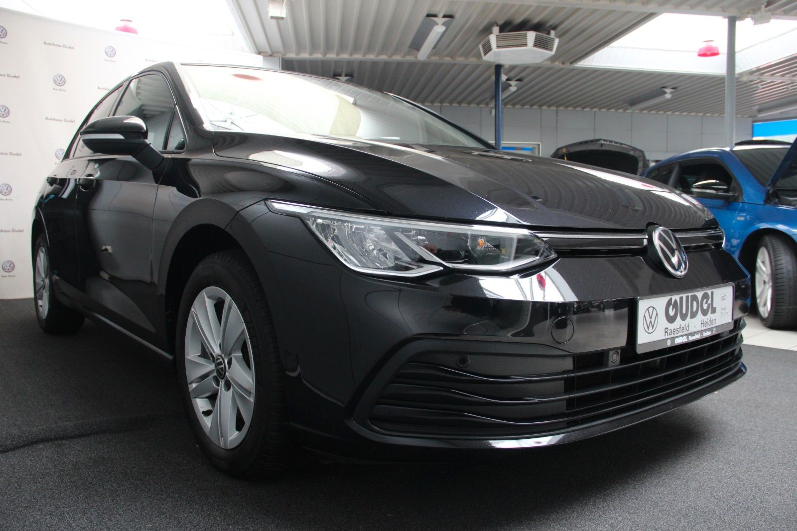 Volkswagen Golf 8 1.5 TSI Life - Samsaru's Car Outlet