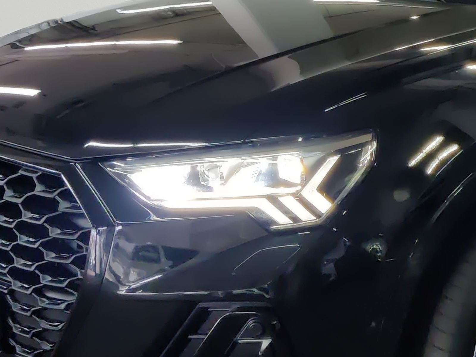 Audi Q3 Sportback 40 TDI quattro s-line - Samsaru's Car Outlet