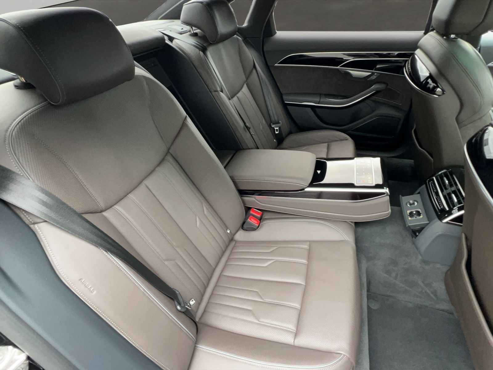 Audi A8 60 TFSI e qu. tiptronic - Samsaru's Car Outlet