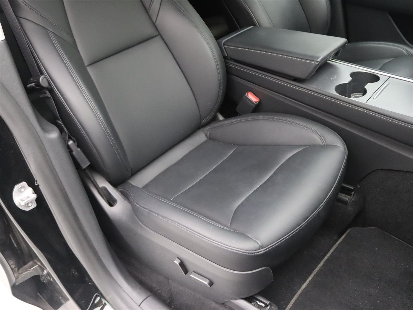 Tesla Model Y Long Range AWD 351pk [ AMD RYZEN+AUTOPIL