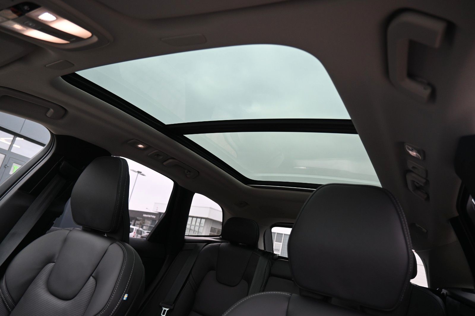 Volvo XC60 T8 RC AWD Ultra Dark*LUFT*360*ACC*AHK