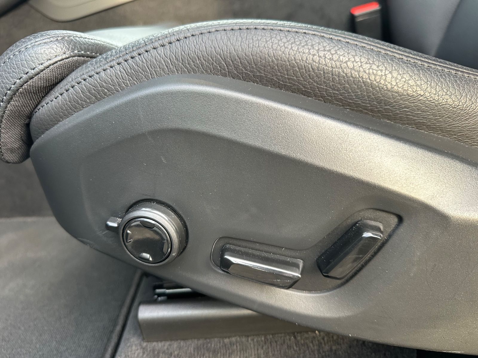 Volvo XC60 Ultimate Dark AWD Leder HuD Pano B&W 360°