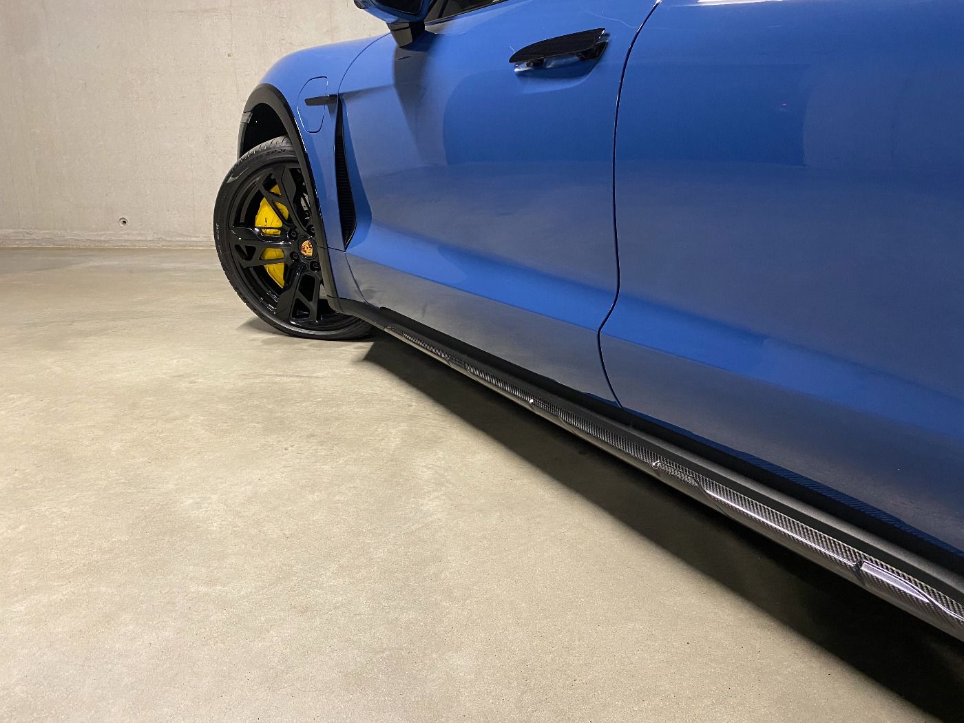 Porsche Taycan Turbo S Cross Turismo | PDCC | InnoDrive