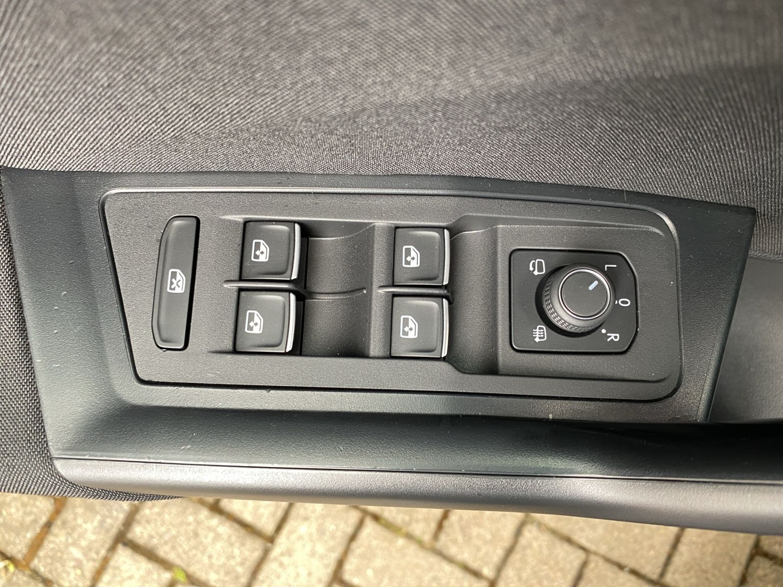 Volkswagen T-Roc 2.0 TDI Style - Samsaru's Car Outlet