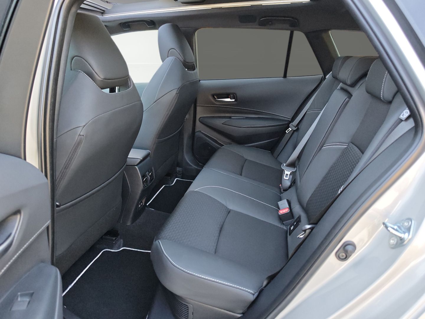 Toyota Corolla Touring Sports 2.0 Hybrid Lounge +Matrix
