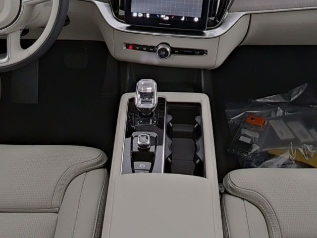 Volvo XC90 Ultra Dark T8 22''LM Luftf. Pano AHK B&W Ak