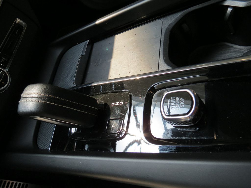 Volvo XC60 B4 2.0 Diesel AWD*Automatik*AHK*PANO*