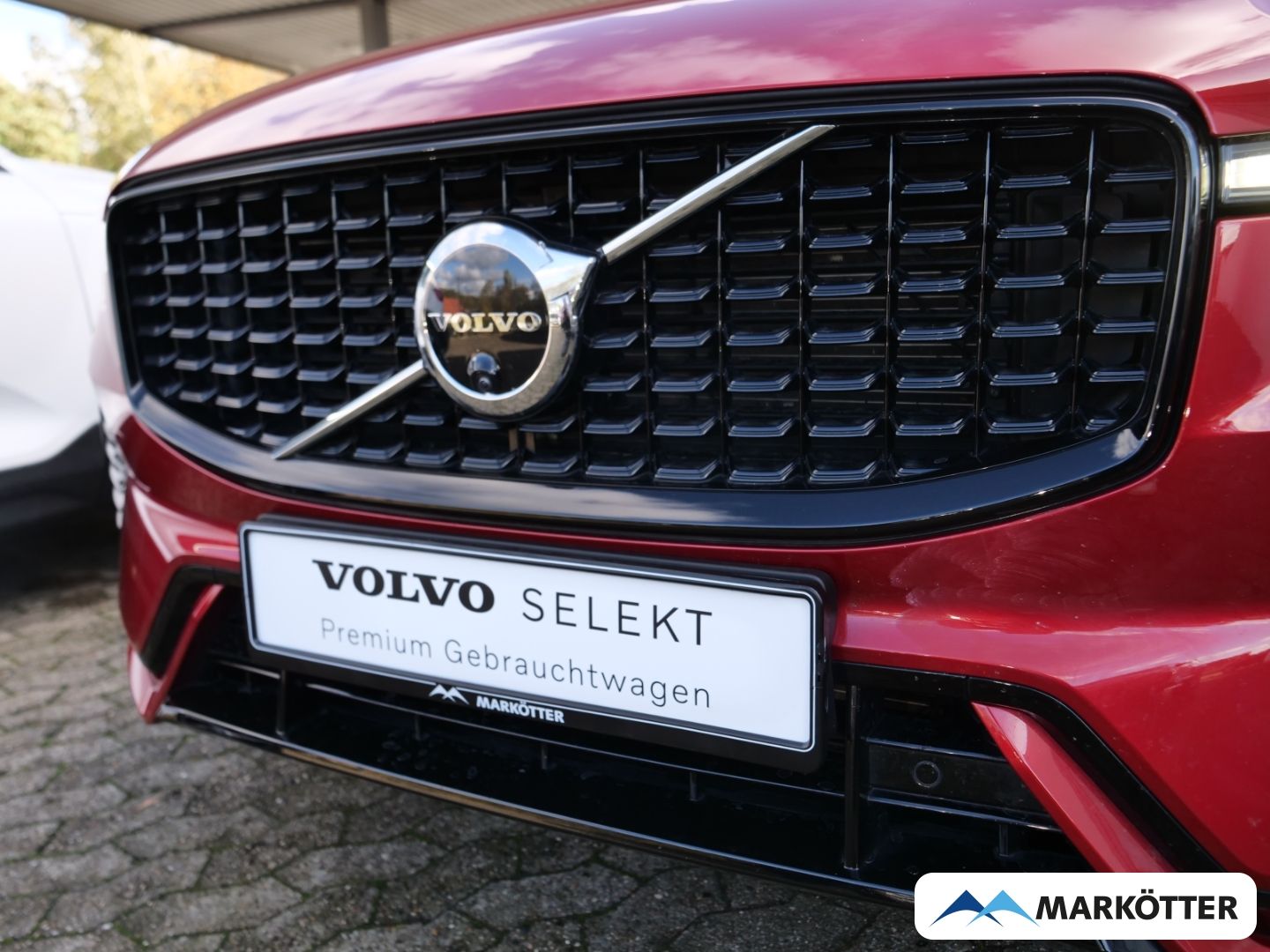 Volvo XC60 B5 AWD Plus Dark AHK/PANO/BLIS/360CAM/