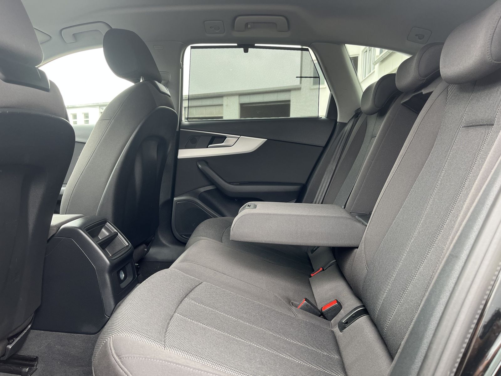Audi A4 Avant 35 2.0 TFSI S-Line - Samsaru's Car Outlet
