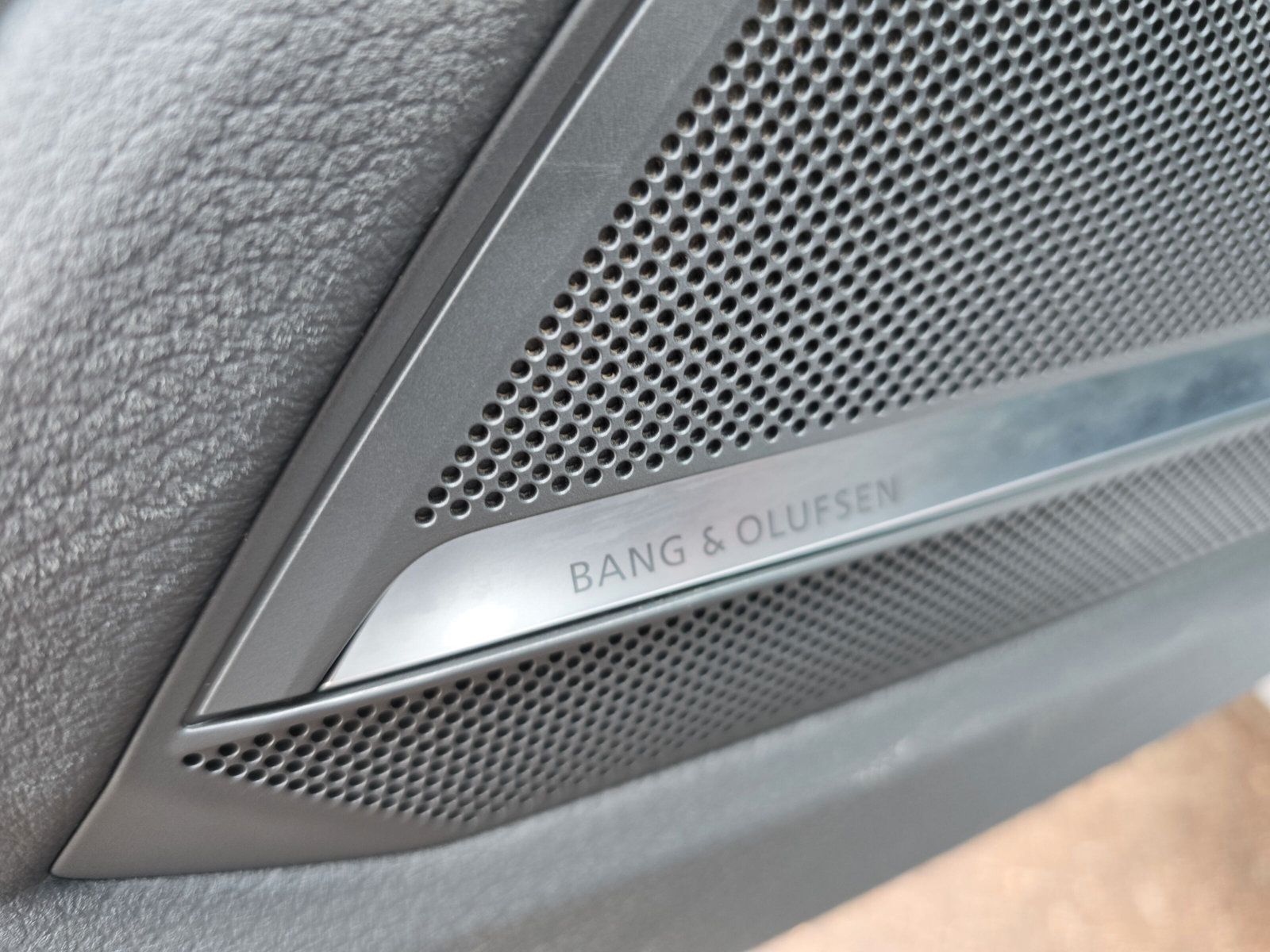 Audi A6 Avant 40 TDI qu S line - Samsaru's Car Outlet