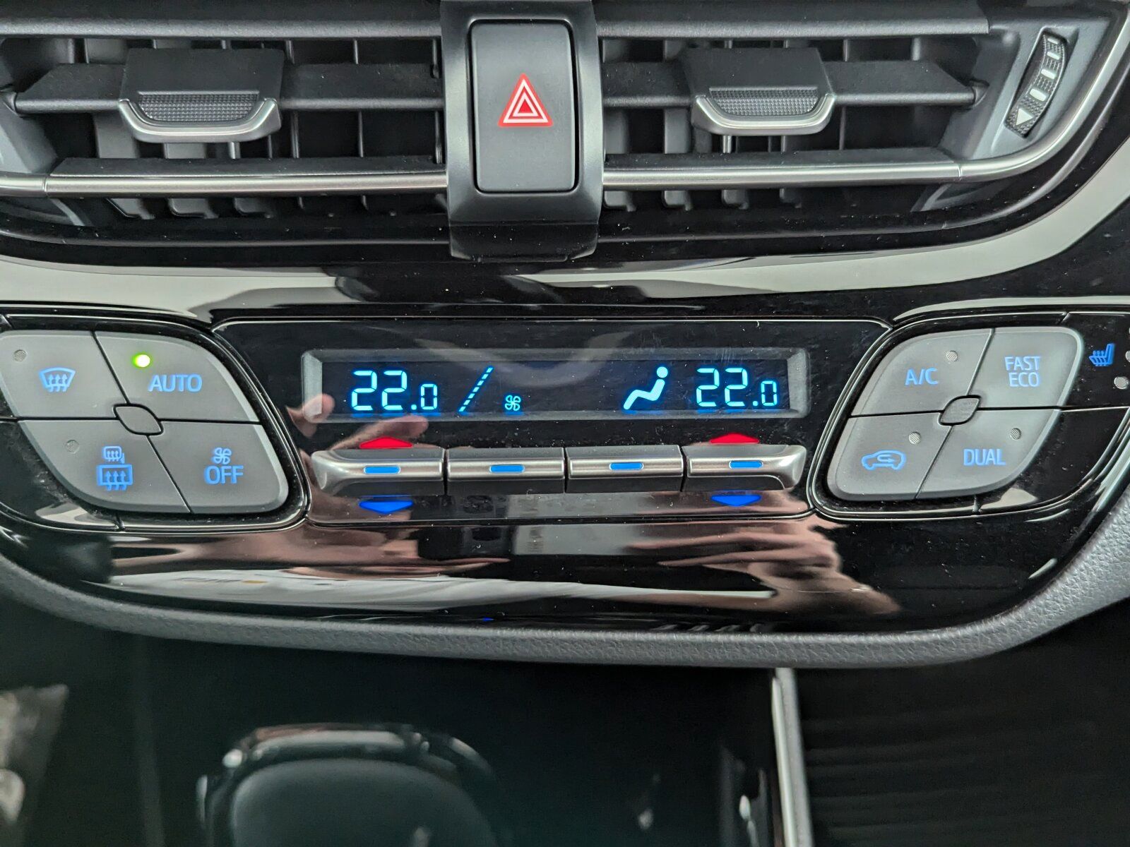 Toyota C-HR 1.8 Hybrid Team - Samsaru's Car Outlet