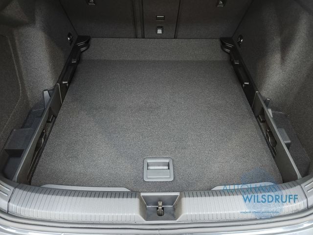 Volkswagen Golf VIII 1.5 TSi Active - Samsaru's Car Outlet