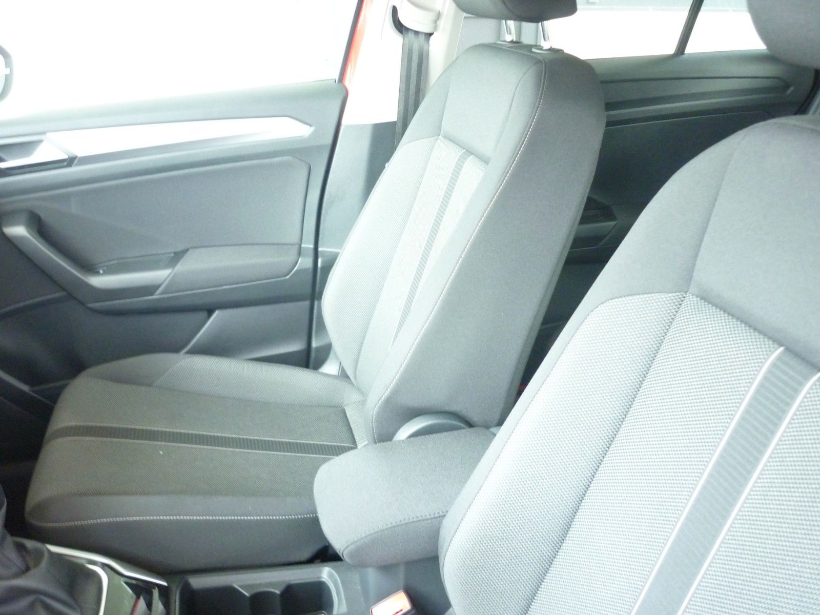 Volkswagen T-Roc 1.0 TSI Life - Samsaru's Car Outlet