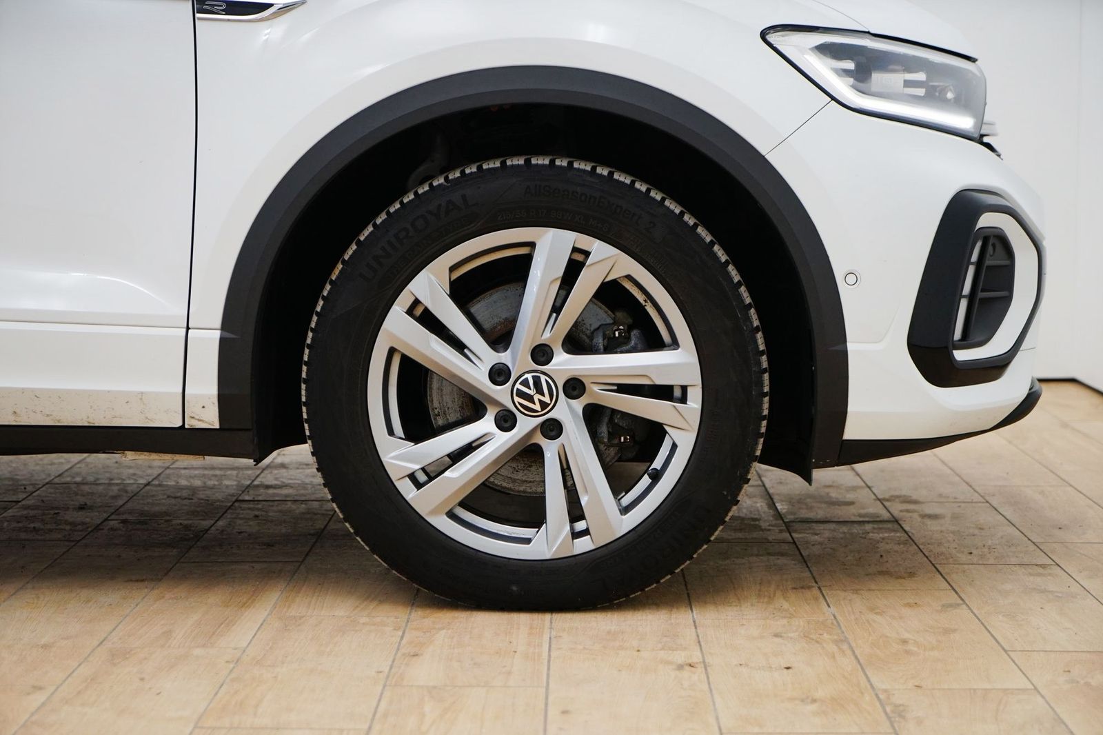 Volkswagen T-Roc 2.0 TSI Aut. R-Line - Samsaru's Car Outlet