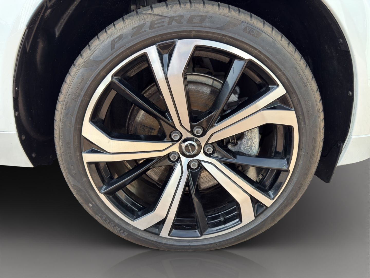 Volvo XC60 T8 AWD Ultimate Dark Recharge Plug-In Hybri
