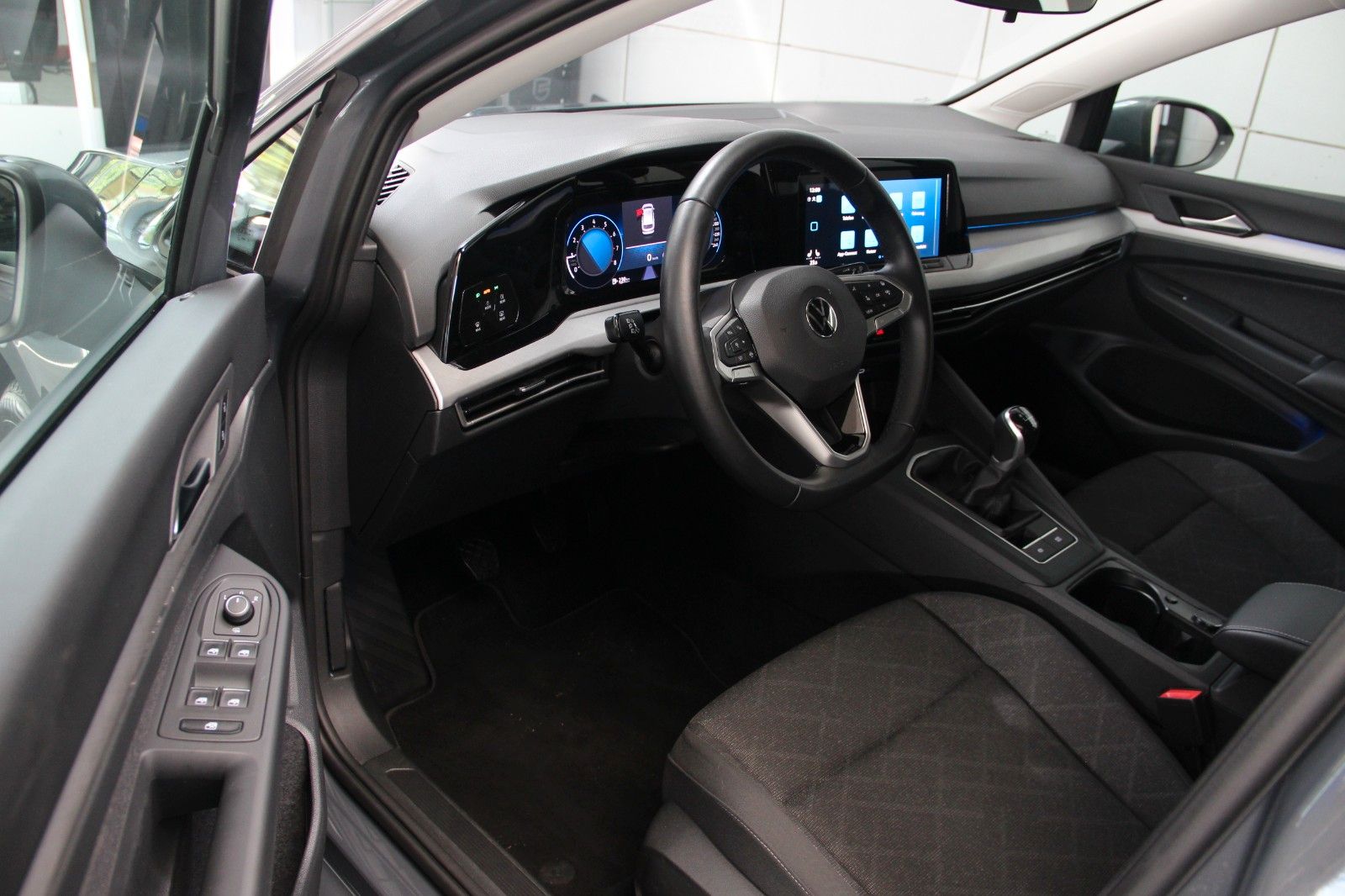 Volkswagen Golf 8 1.5 TSI Life - Samsaru's Car Outlet