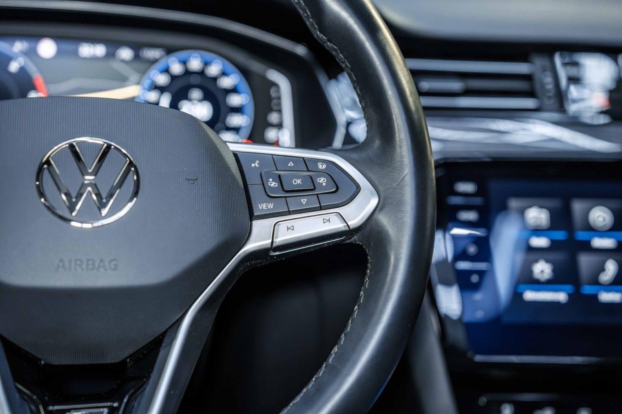 Volkswagen Passat 2.0 TDI DSG 2x R-Line STAHZG H&K PANO AHK