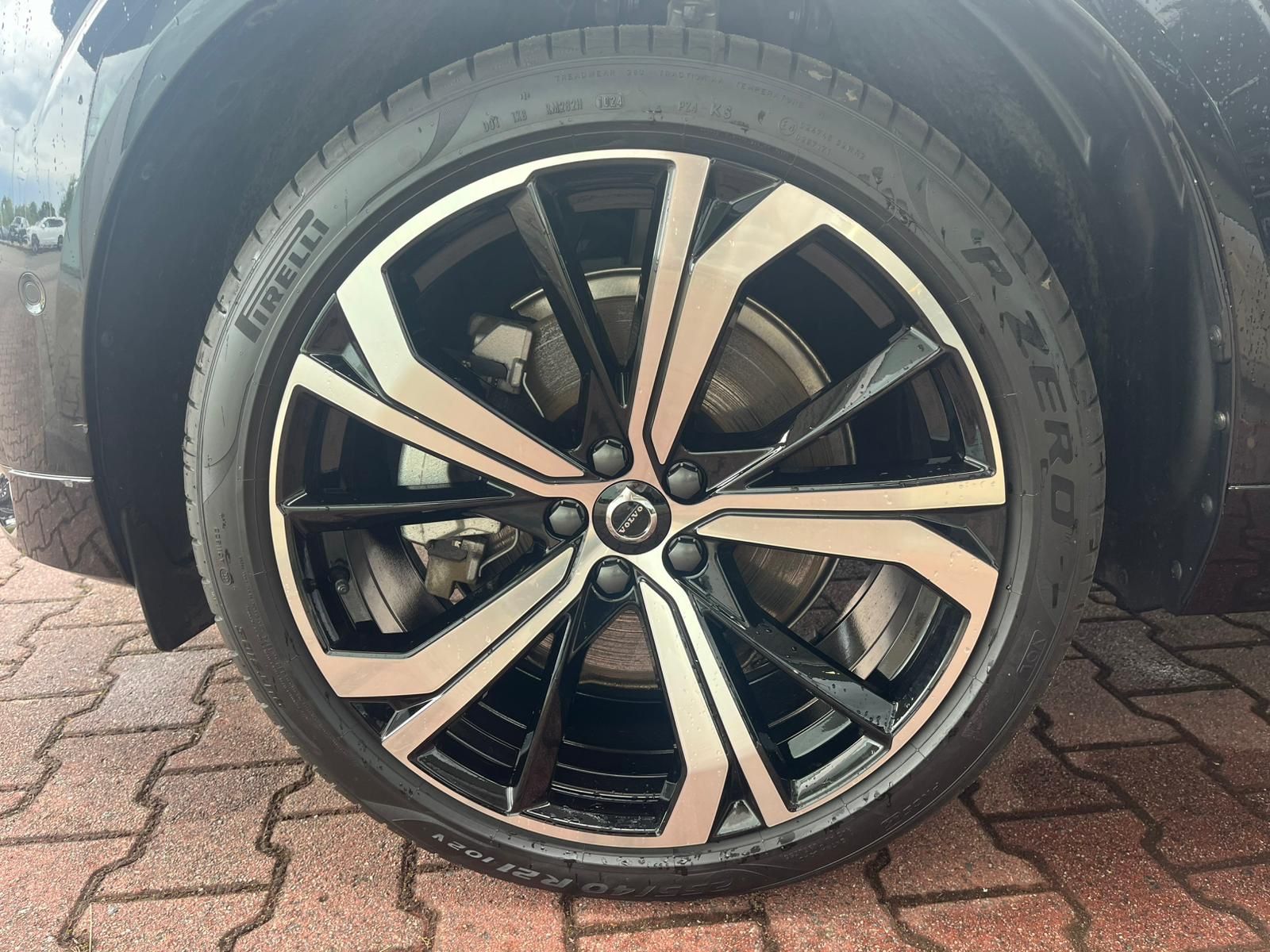 Volvo XC60 T6 AWD Recharge Plus Dark - Samsaru's Car Outlet