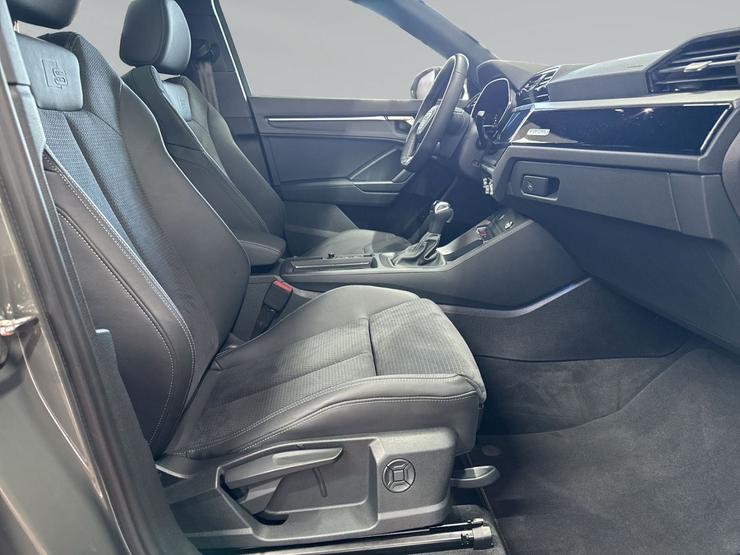 Audi Q3 40 TFSI S line - Samsaru's Car Outlet