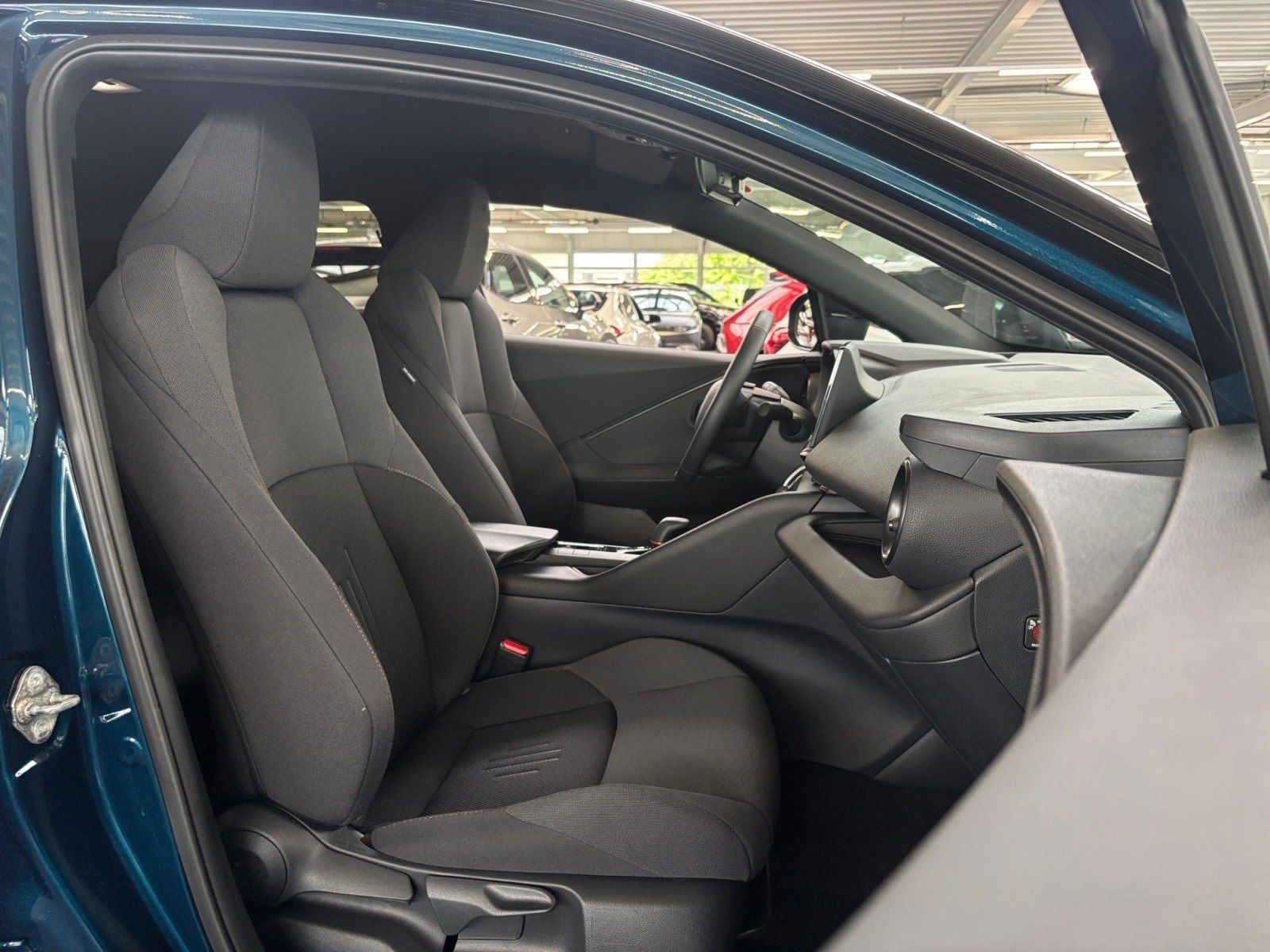 Toyota C-HR 1.8 Hybrid Team D / Teamplayer