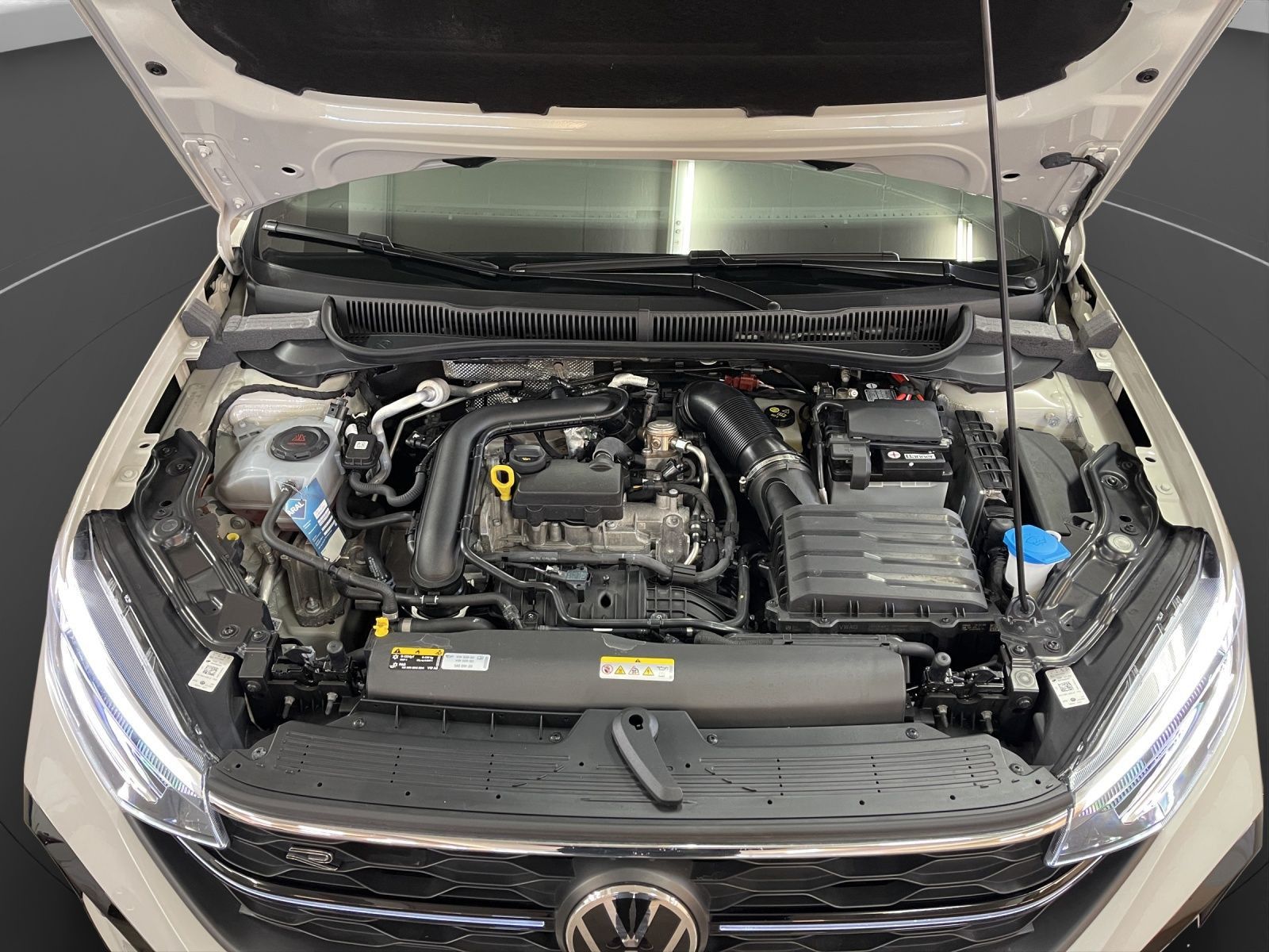 Volkswagen Taigo 1.0 TSI R-Line - Samsaru's Car Outlet