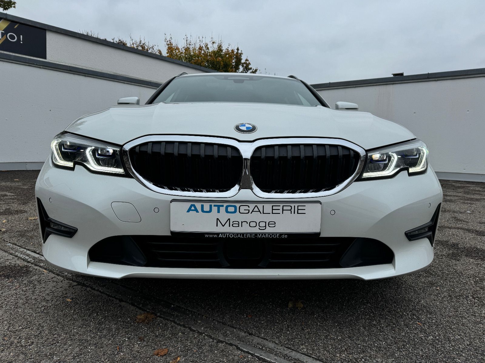 BMW 330 i xDrive Aut. - Samsaru's Car Outlet