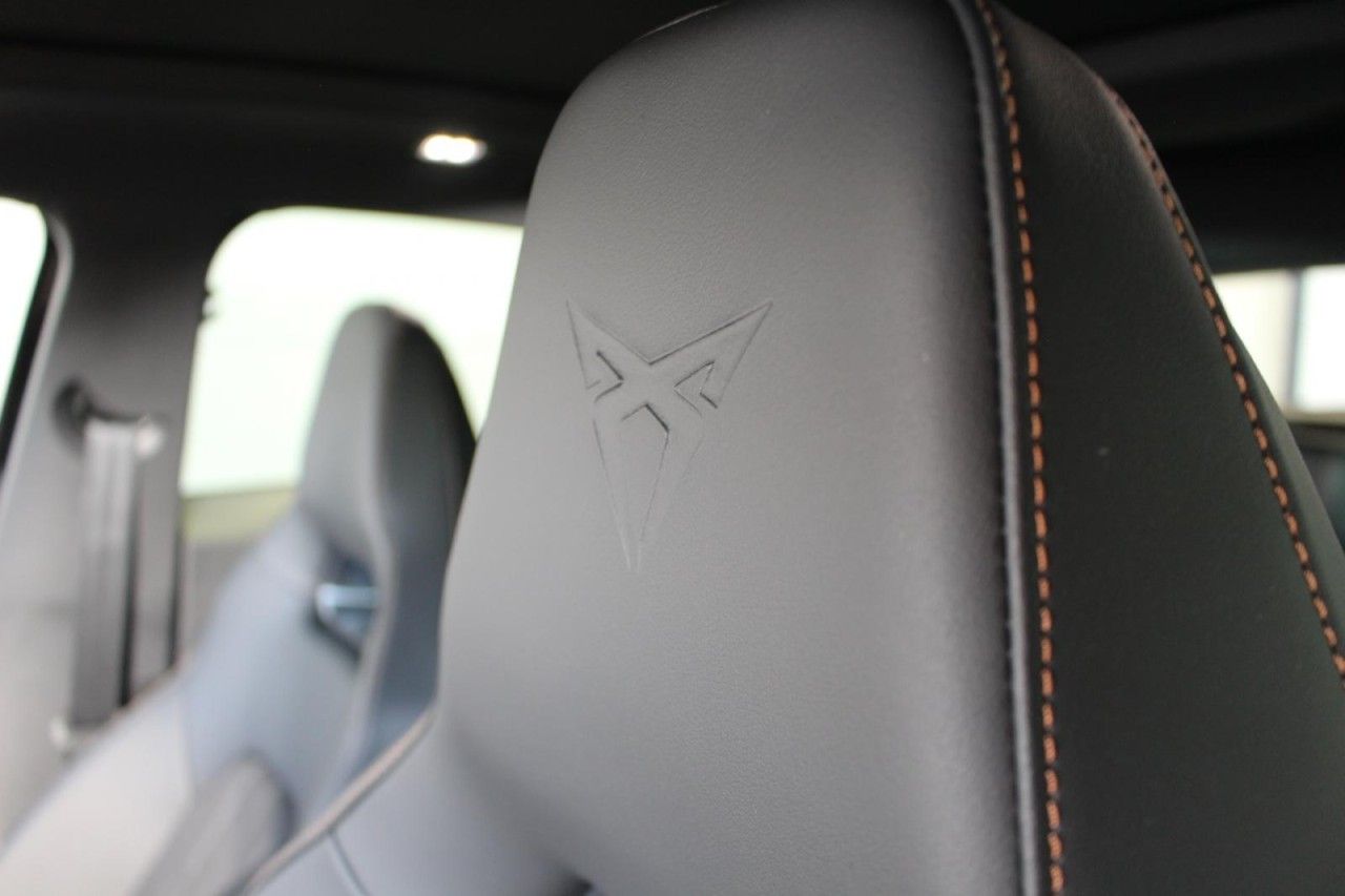 Cupra Formentor VZ 2.0 TSI DSG 4Drive 4JGAR/AHK/PANO/e