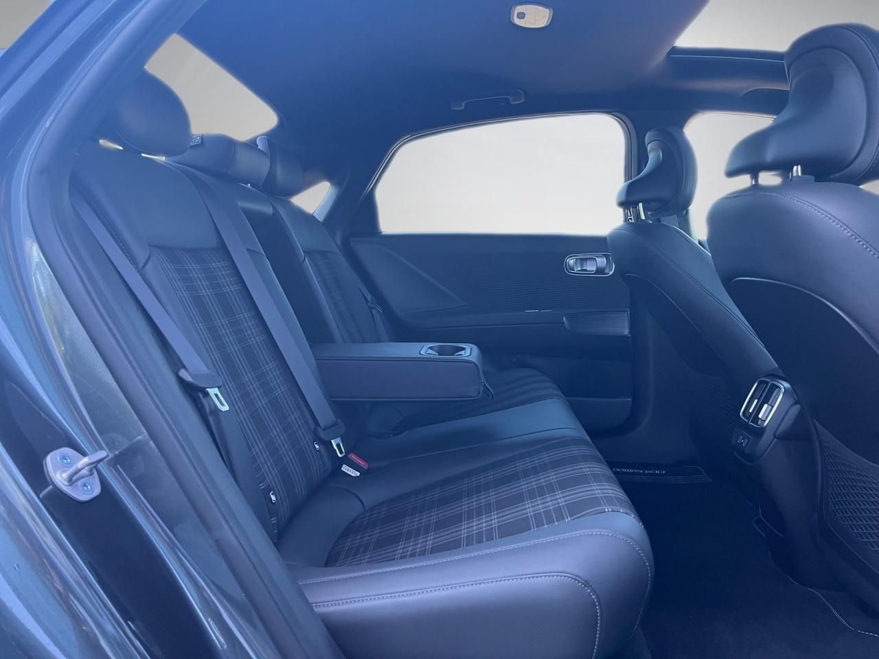 Hyundai IONIQ 6 4WD 77,4kWh First Edition Wärmepumpe Hea