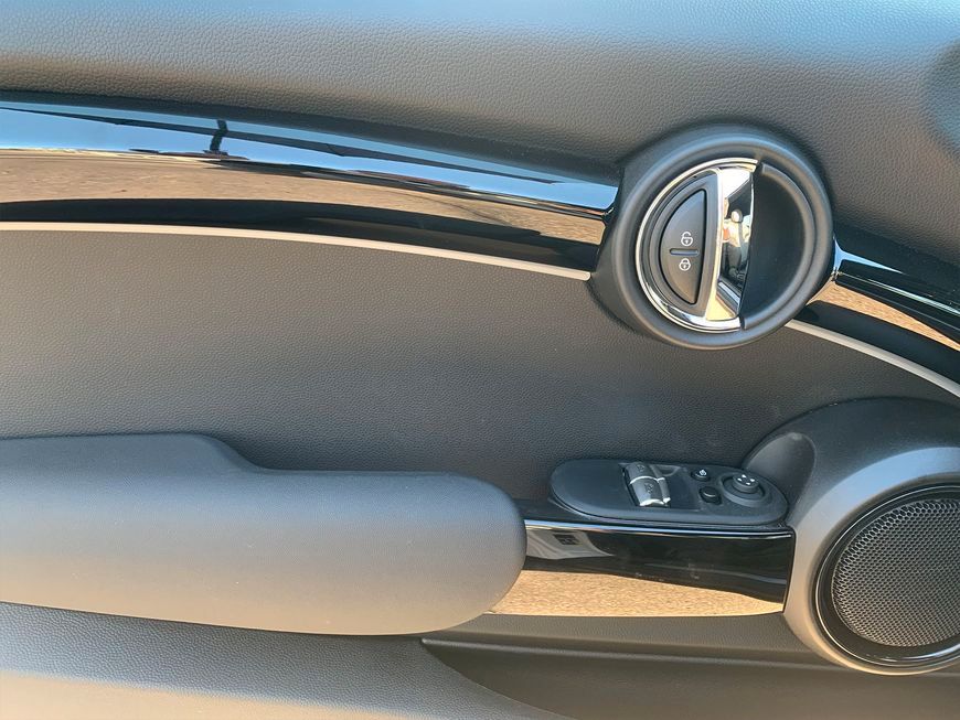 MINI Cooper SE Classic - Samsaru's Car Outlet
