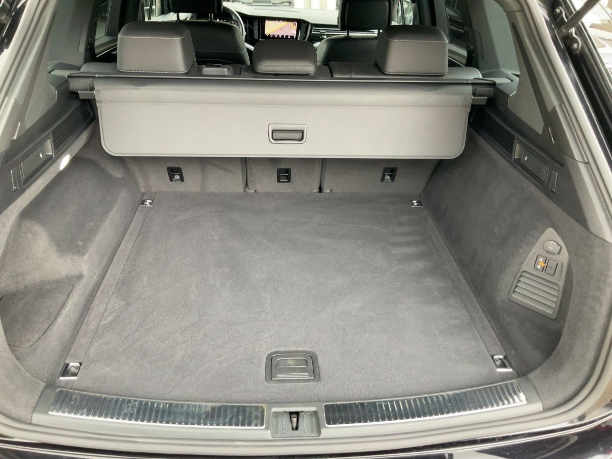 Volkswagen Touareg 3.0 TDI 4M R-LINE - Samsaru's Car Outlet