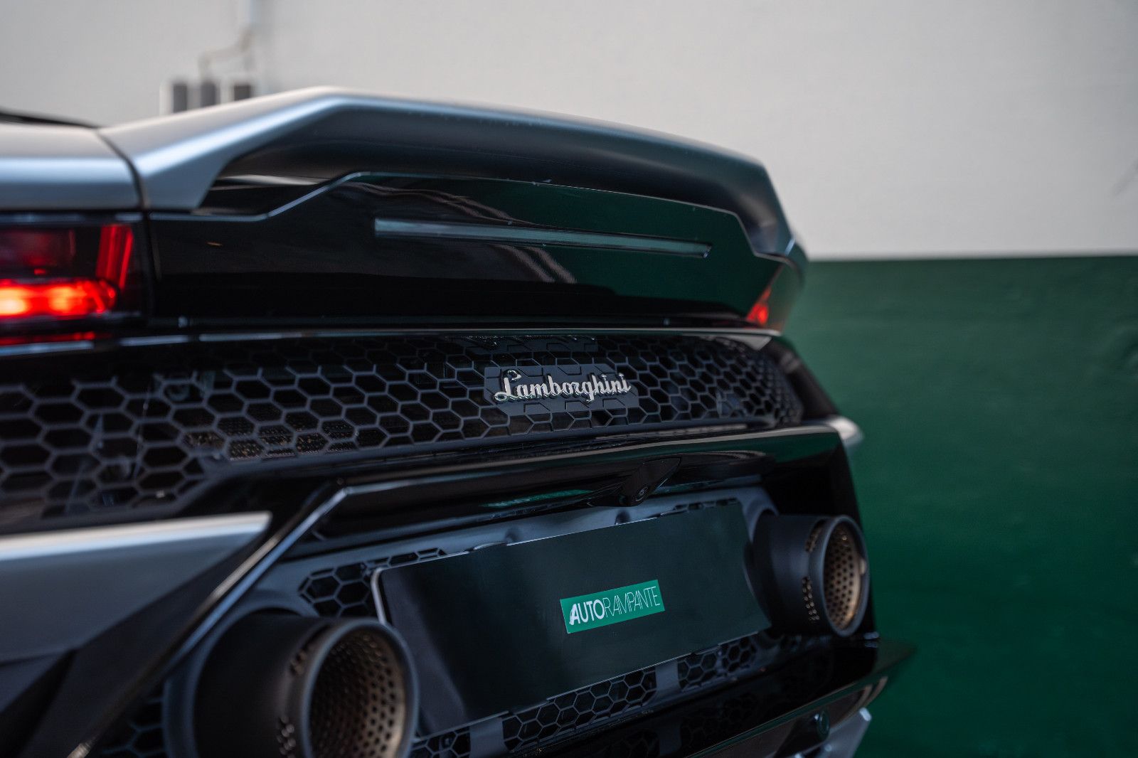 Lamborghini Huracán EVO AWD - Samsaru's Car Outlet
