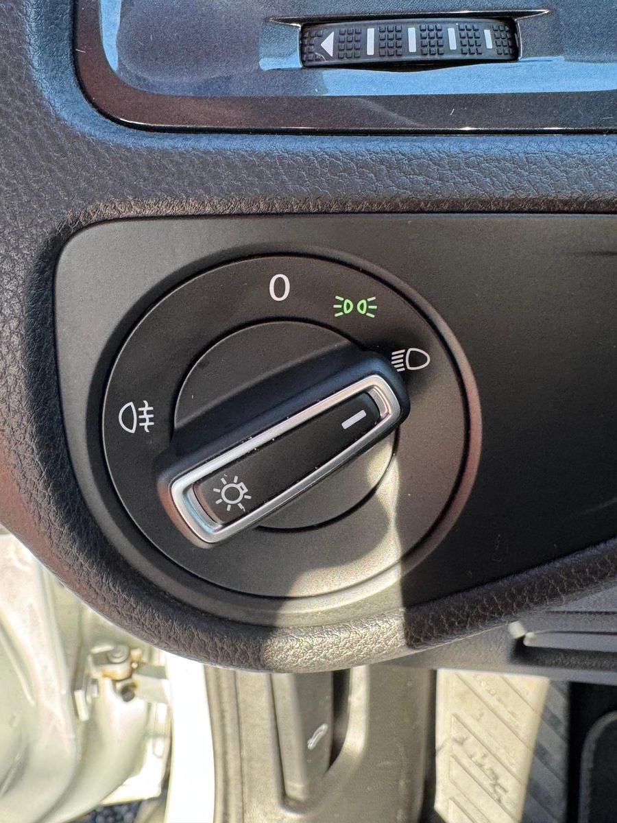 Volkswagen Golf VII Variant 2.0 TDI Comfortline - Samsaru's Car Outlet