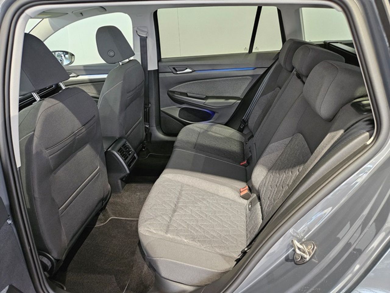 Volkswagen Golf Variant 2.0 TDI Move DSG - Samsaru's Car Outlet