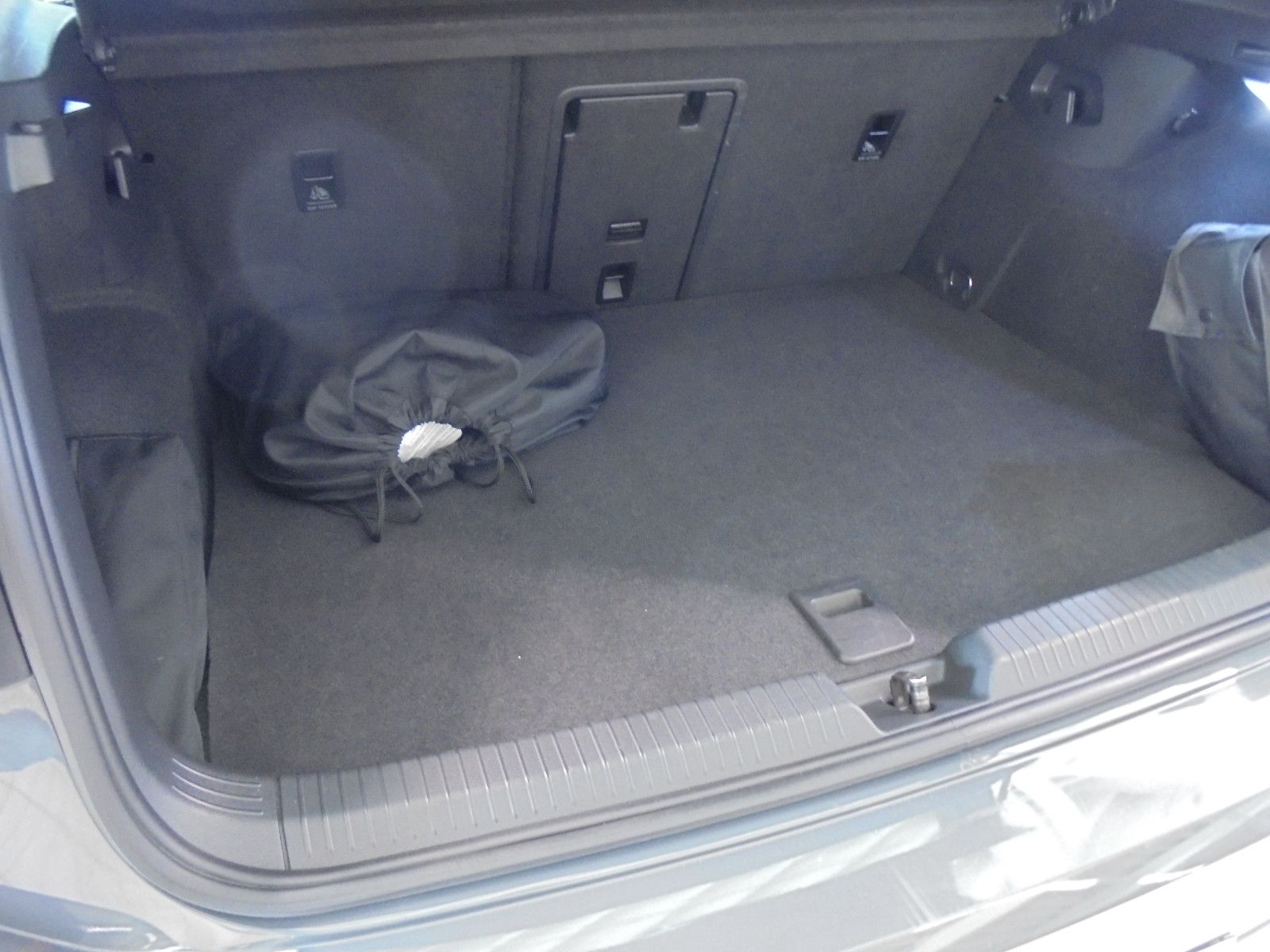 Volkswagen Golf VIII Style eHybrid - Samsaru's Car Outlet