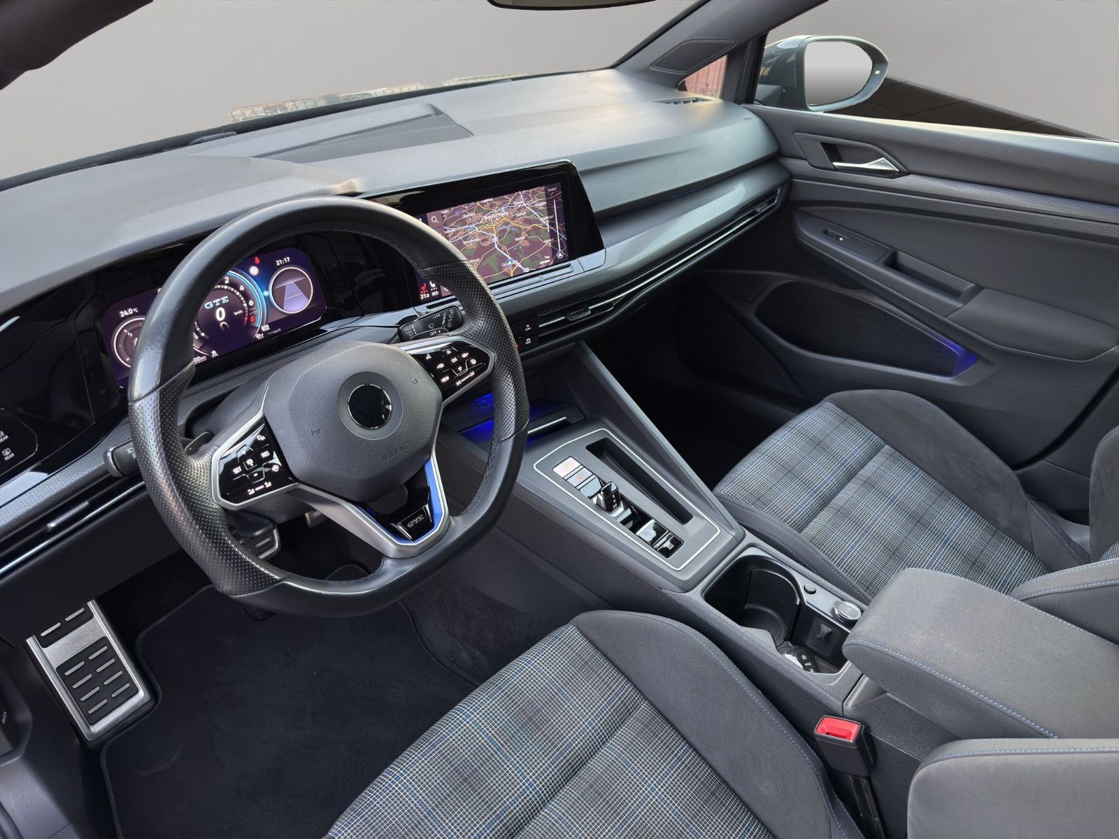 Volkswagen Golf VIII 1.4 TSI GTE DSG - Samsaru's Car Outlet