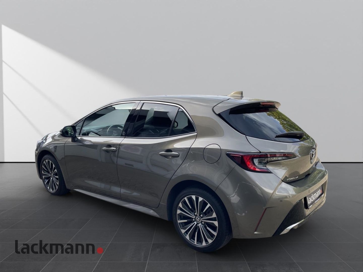 Toyota Corolla 1.8 Hybrid - Samsaru's Car Outlet