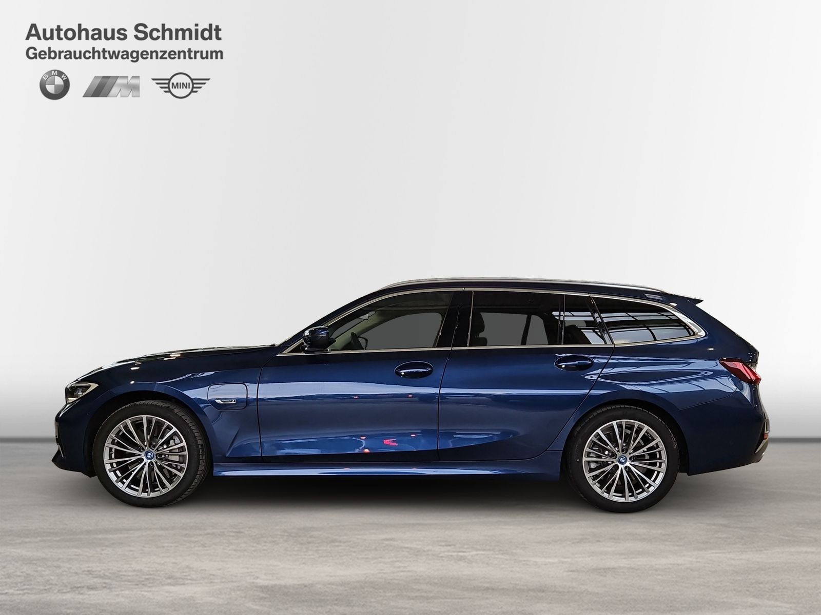 BMW 330e xDrive Touring LuxuryLine - Samsaru's Car Outlet